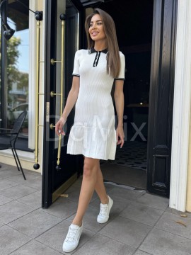 Біла міні сукня з комірцем  на ґудзиках , низ кльош #12180