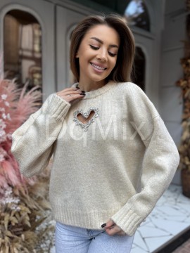 Бежевий светрик із декоративним серденьком , на грудях #92598